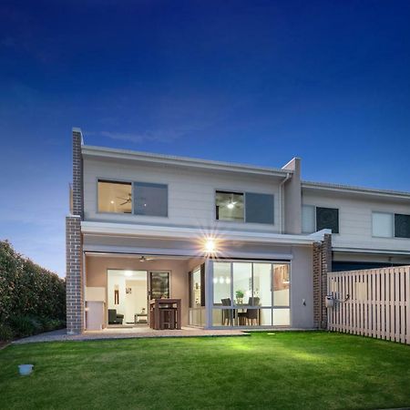 Fairway Village @ Windaroo Lakes Golf Club Luaran gambar