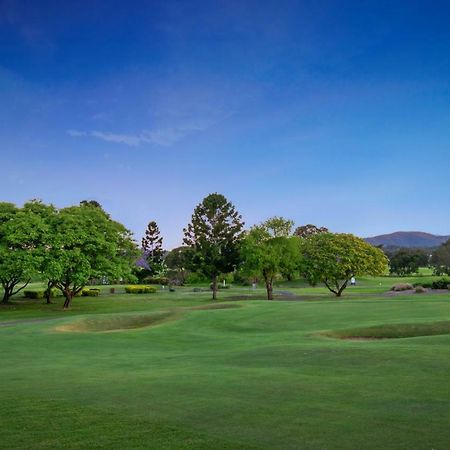 Fairway Village @ Windaroo Lakes Golf Club Luaran gambar