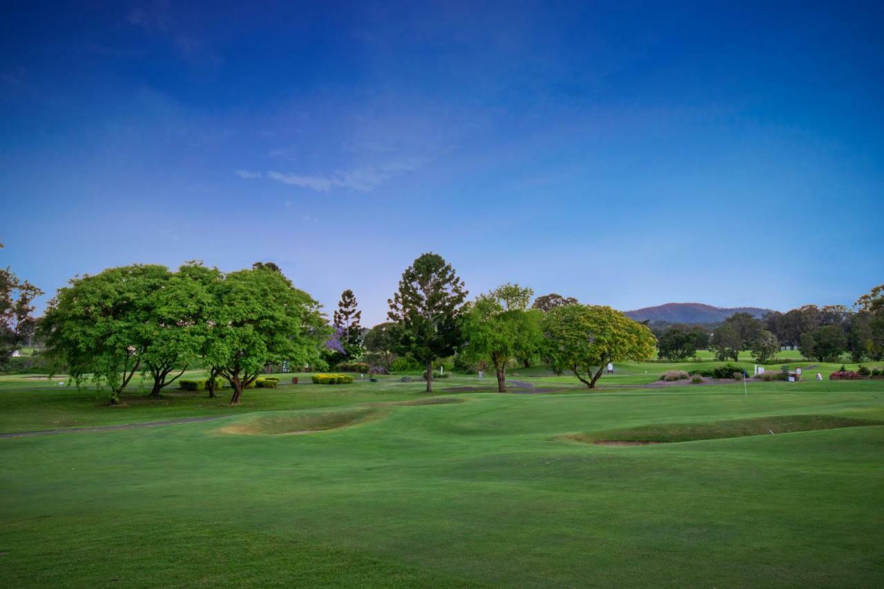 Fairway Village @ Windaroo Lakes Golf Club Luaran gambar
