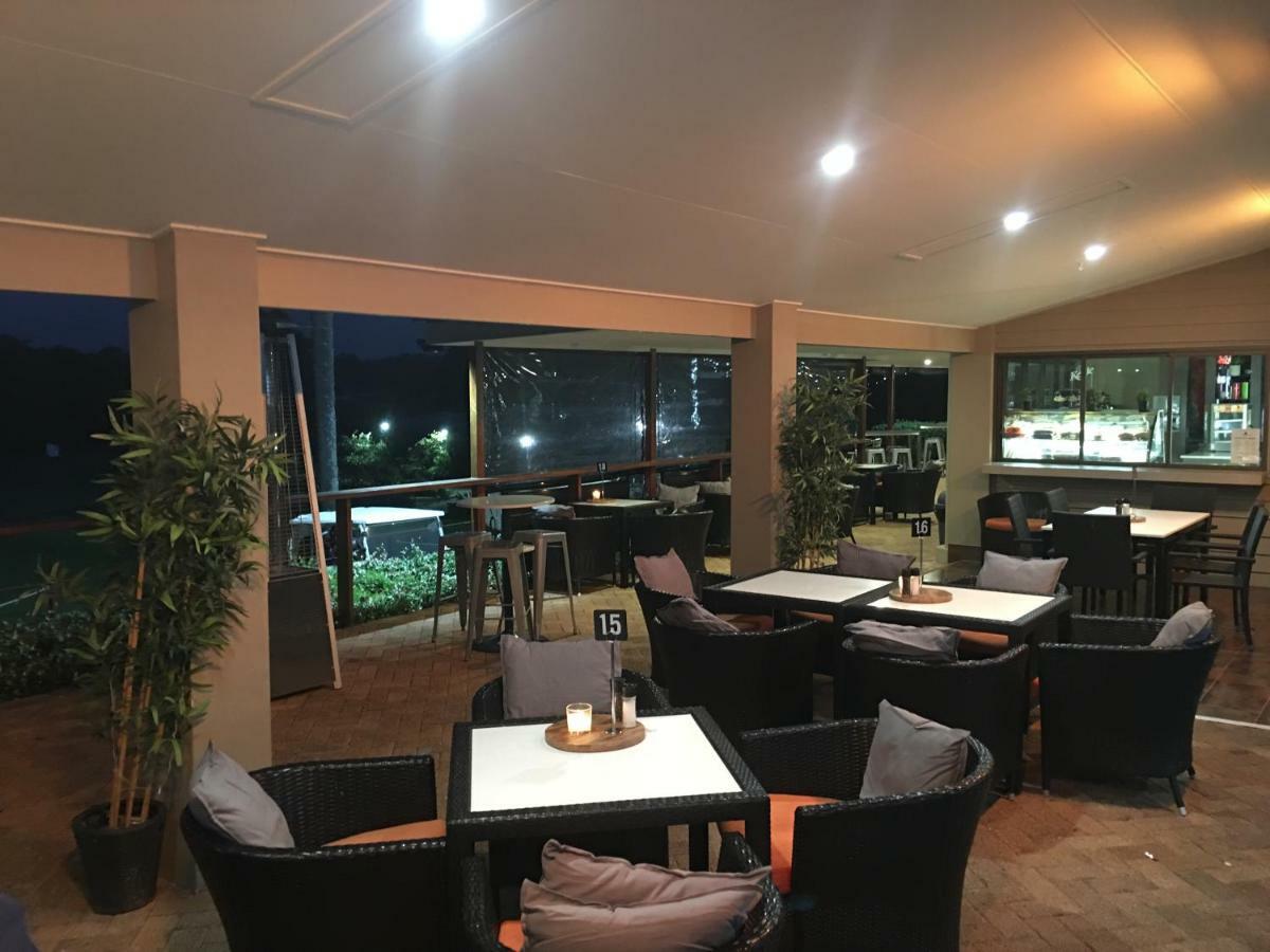 Fairway Village @ Windaroo Lakes Golf Club Luaran gambar